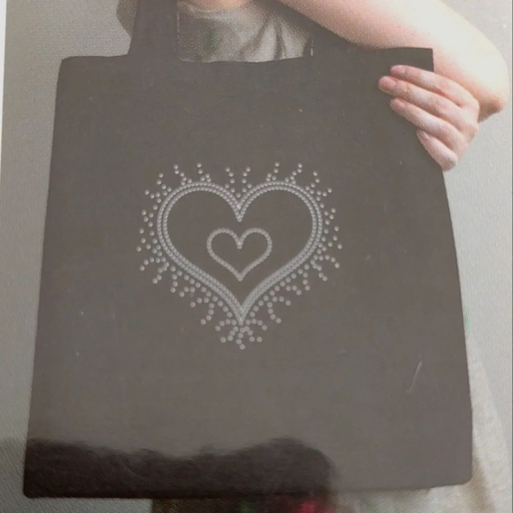 Crafter’s Square Iron-On Heart sparkle rhinestone Appliqué NWT - Picture 4 of 6